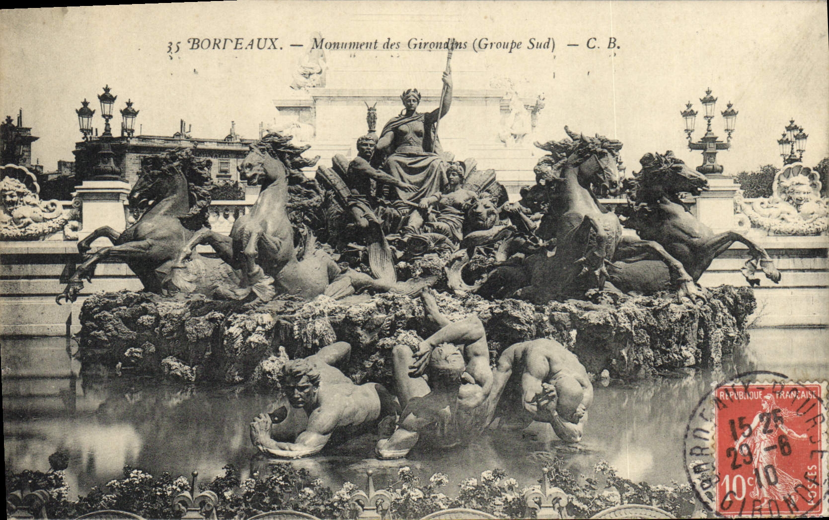 CPA Bordeaux Monument des Girondins Groupe Sud 