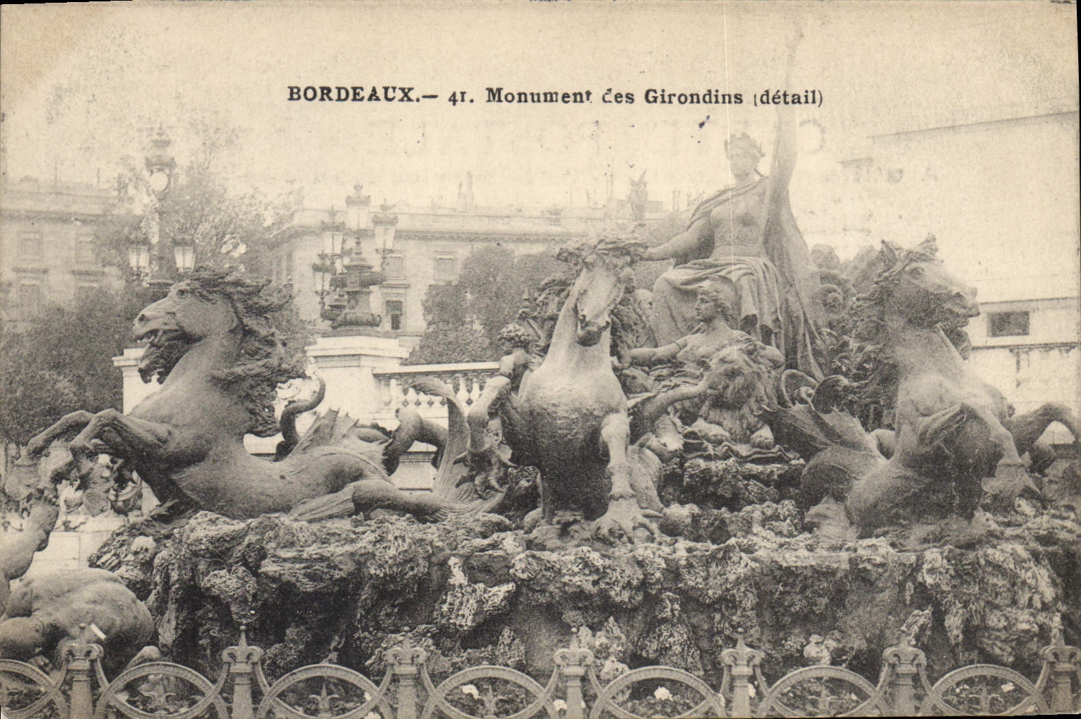 CPA Bordeaux Monument des Girondins 