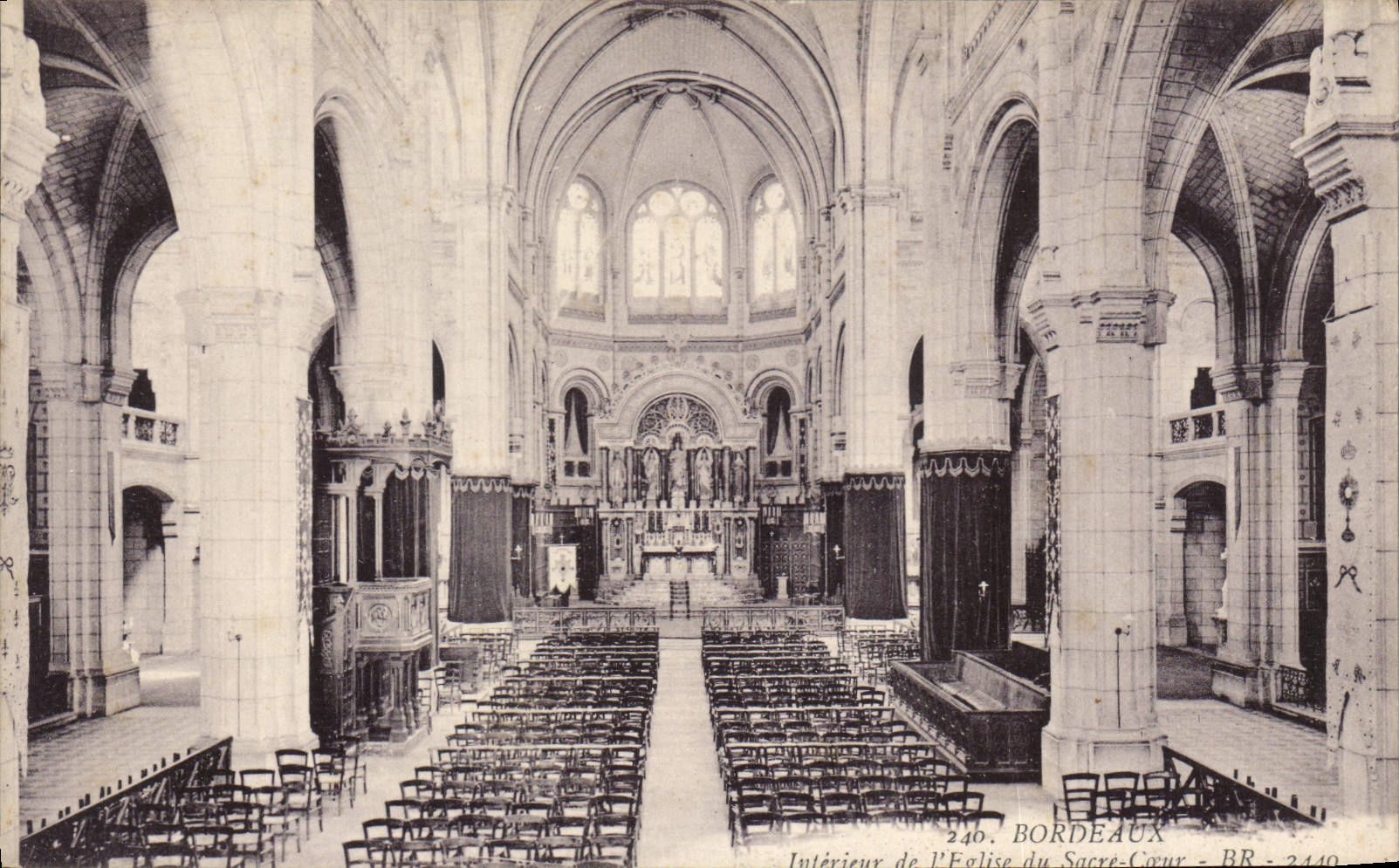 CPA Bordeaux Interieur de l'Eglise du Sacre Coeur 