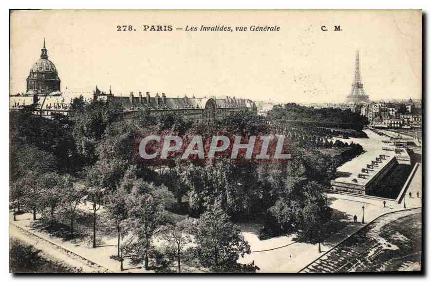 CPA Paris Les Invalides vue Generale Tour Eiffel