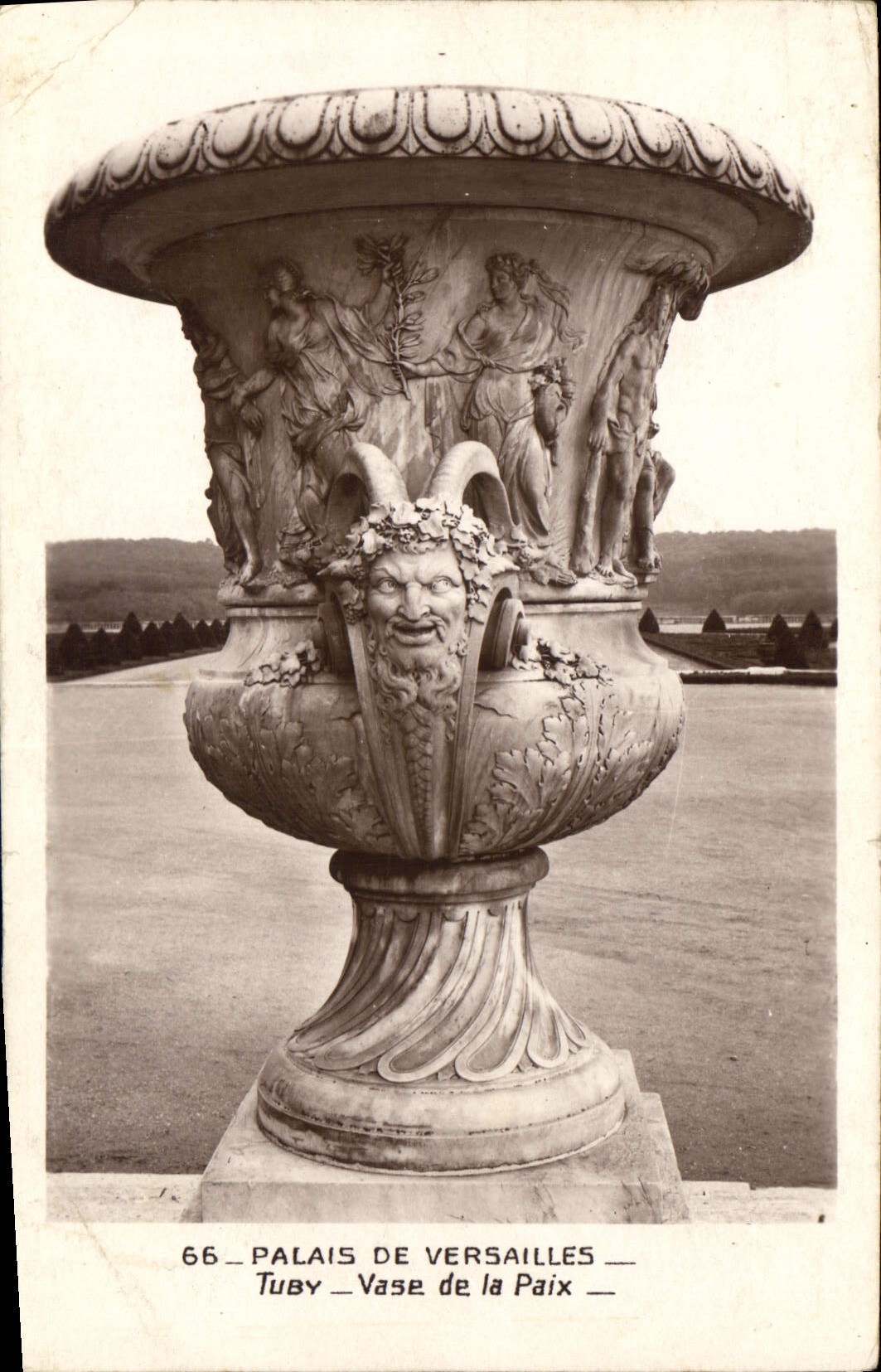 CPA Palais de Versailles Tuby Vase de la Paix 