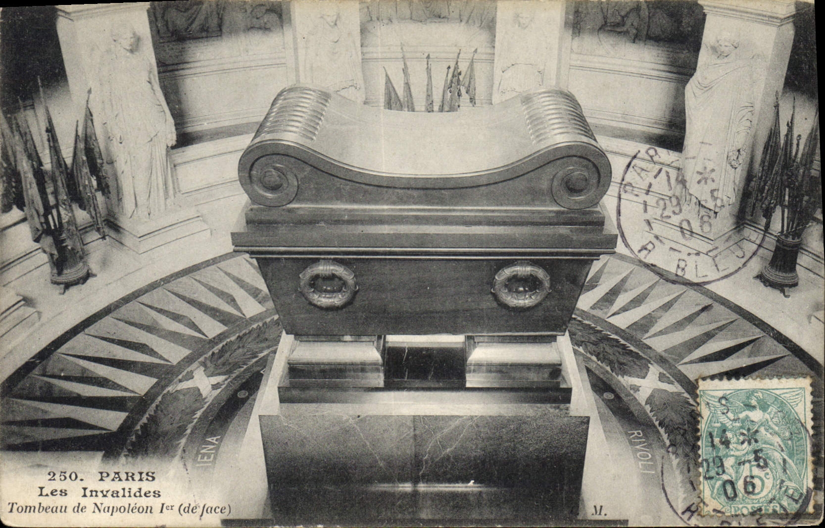 CPA Paris Les Invalides Tombeau de Napoleon 1er de face
