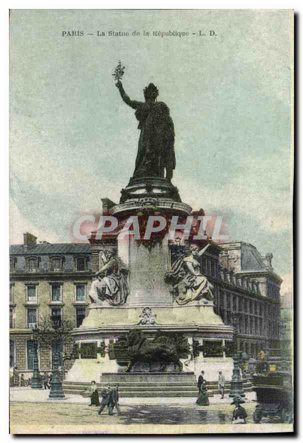 CPA Paris La Statue de la Republique Lion