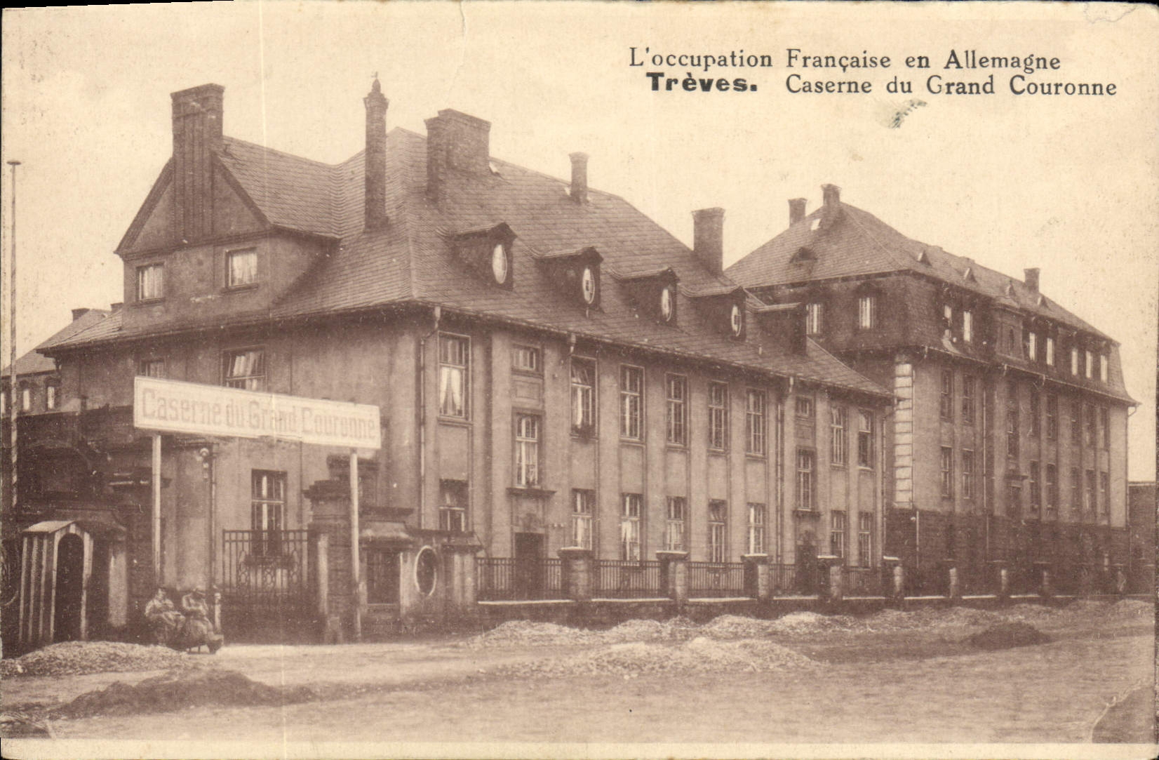 CPA L'occupation Francaise en Allemagne Treves Caserne du Grand Couronne 