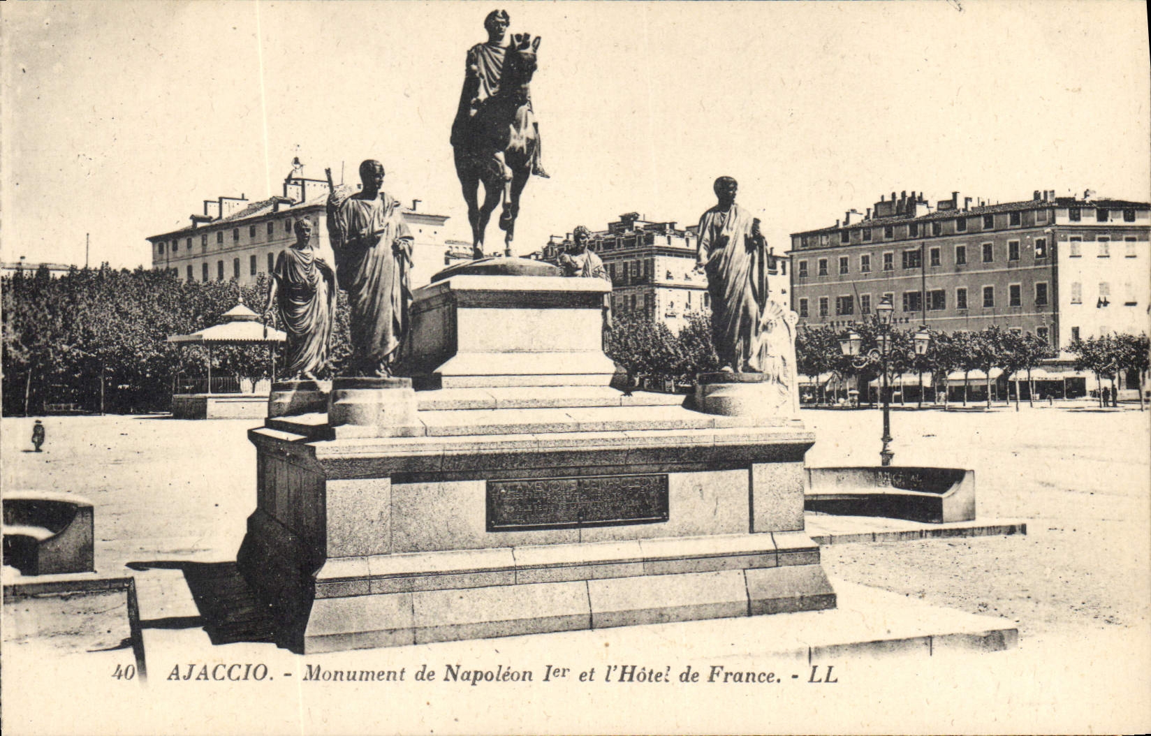 Ajaccio - Denkmal für Napoleon I und das Hôtel de France - LL