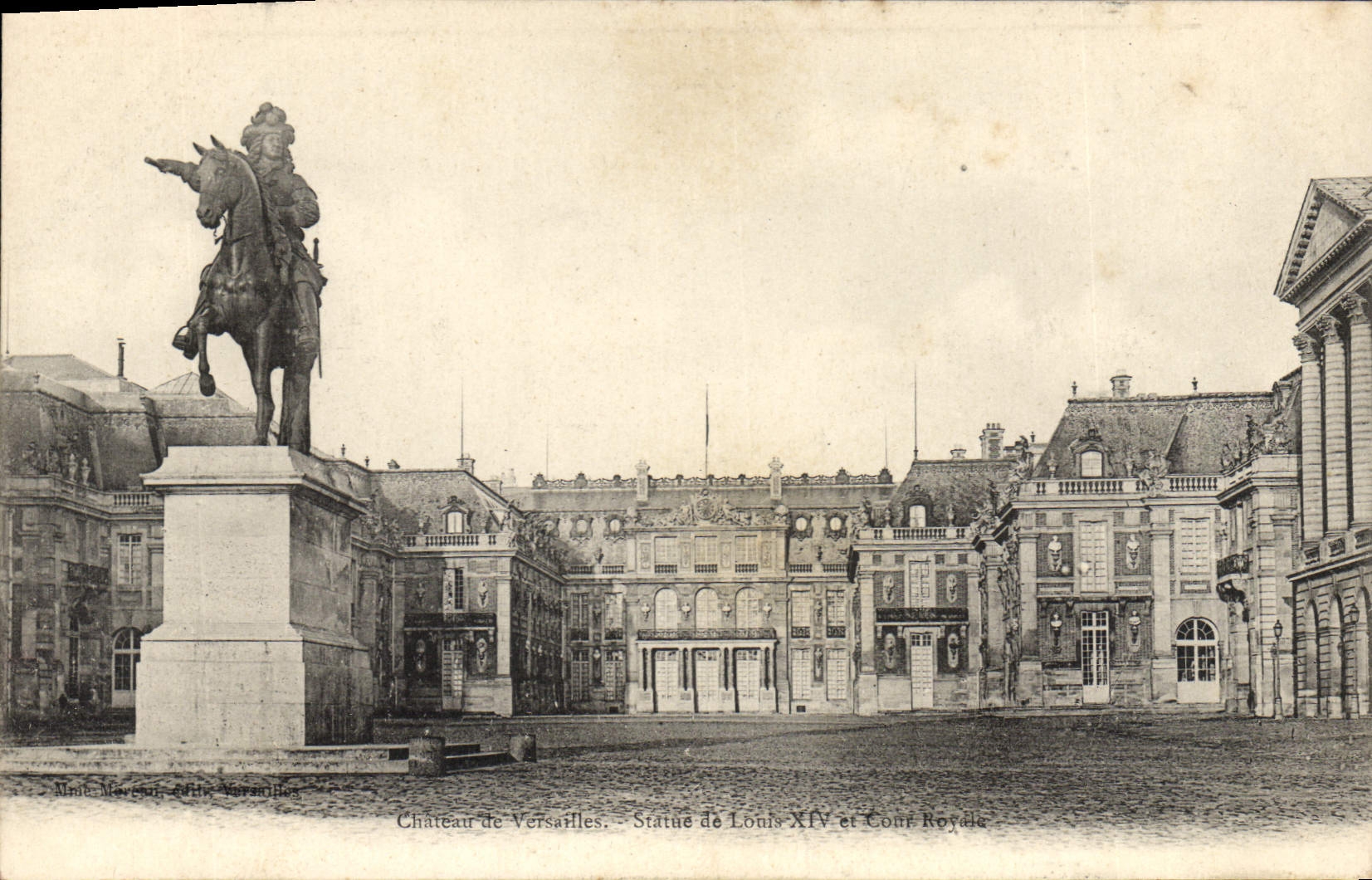 CPA Chateau de Versaills Statue de Louis XIV 