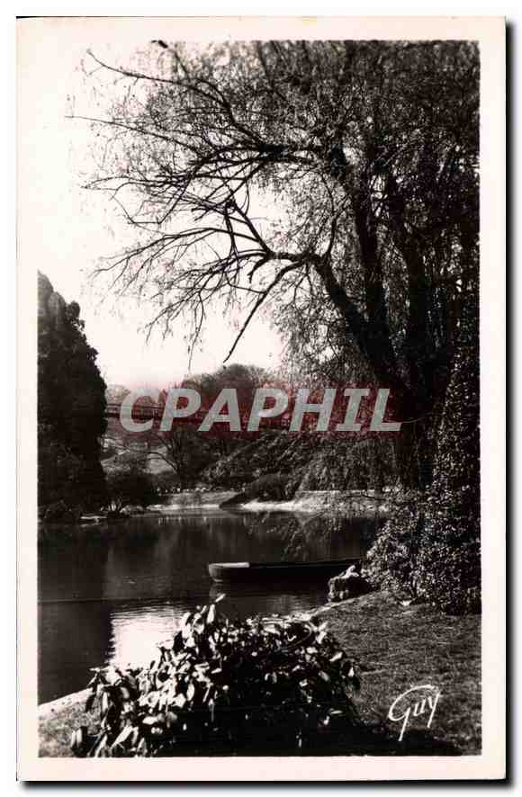 CPA Paris et ses Merveilles Les Buttes Chaumont Un coin du parc 