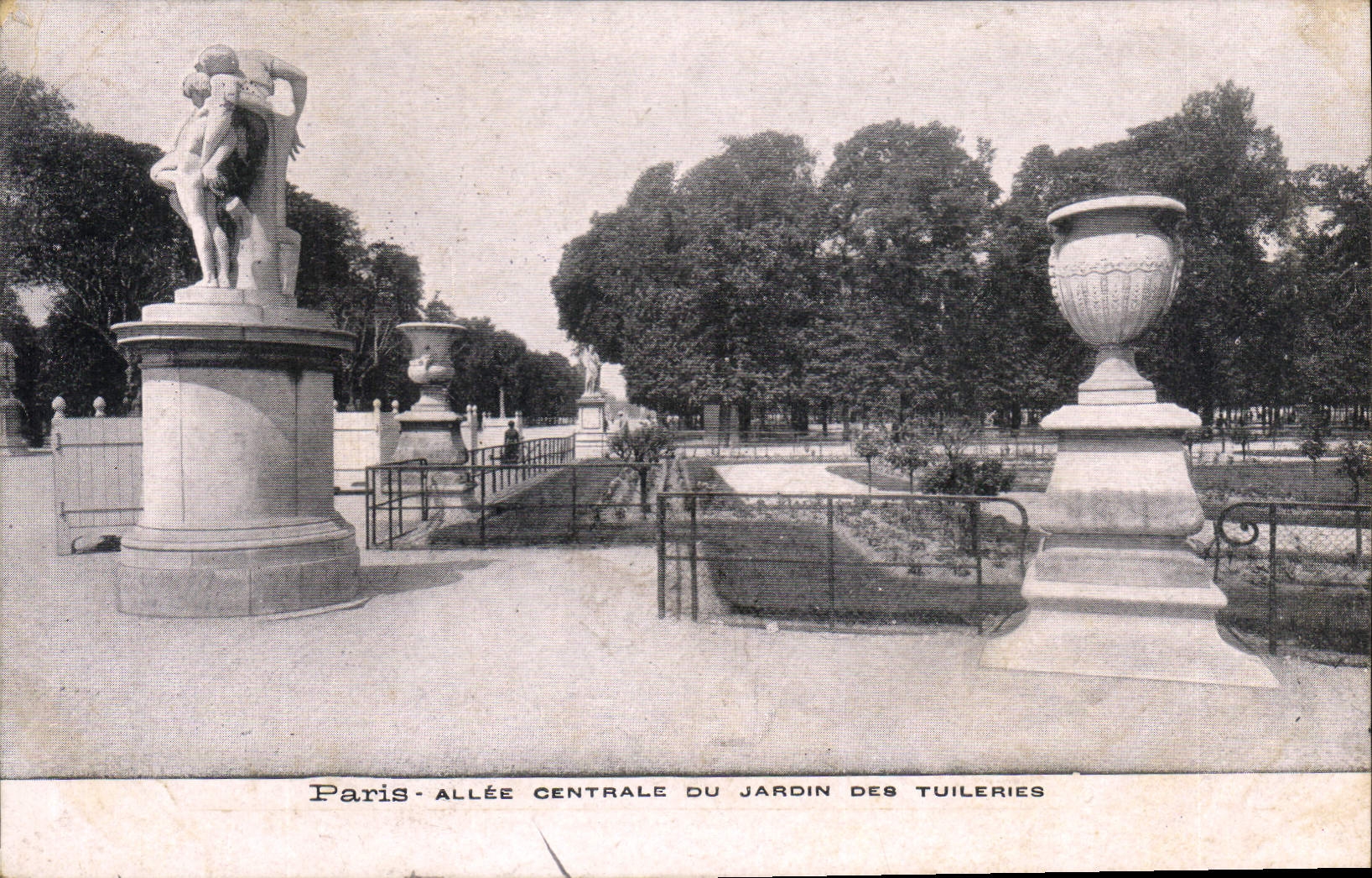 CPA Paris Allee Centrale du Jardin des Tuileries 