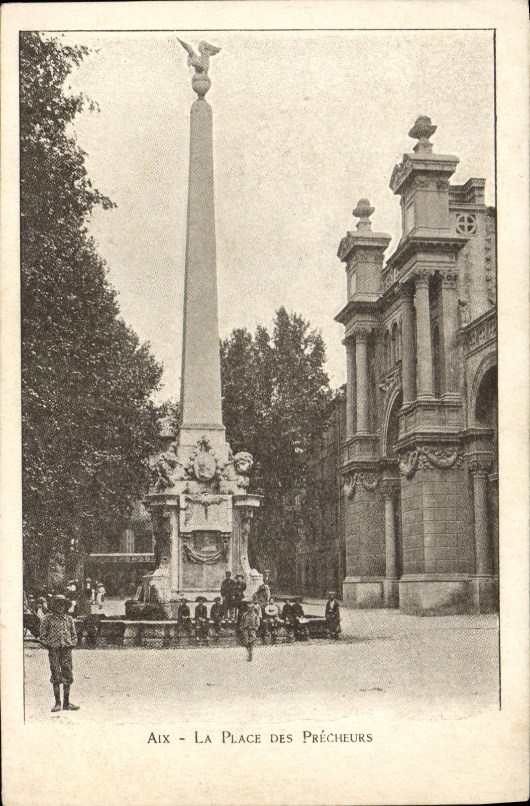 Aix - Place des Précheurs — Obelisk-Monument mit Adler — Verlag Provence-Postcard