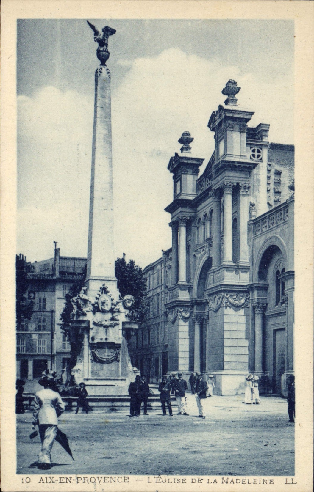 Aix-en-Provence — L'Église de la Madeleine — Obélisque avec aigle
