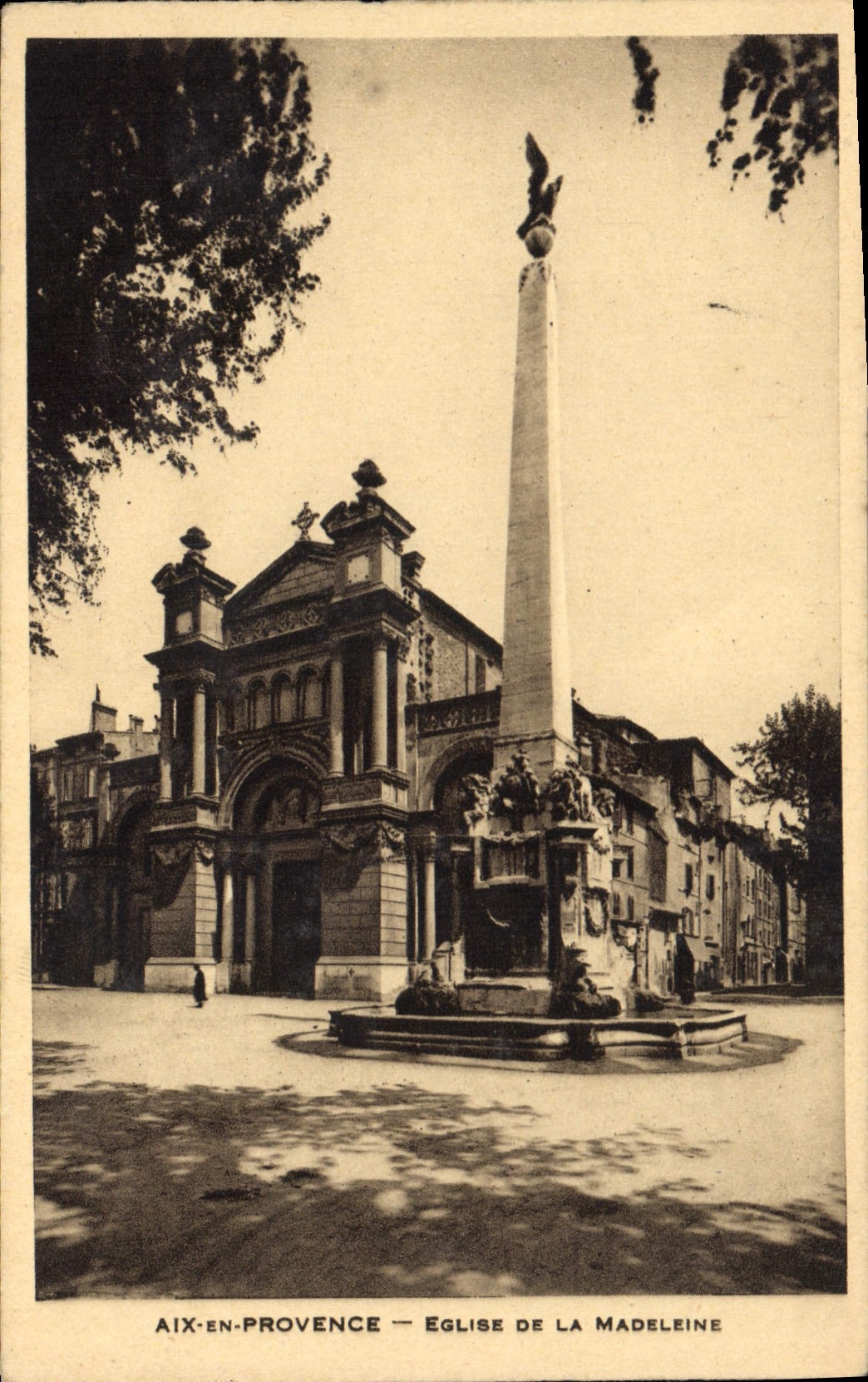 Aix-en-Provence — Église de la Madeleine et monument