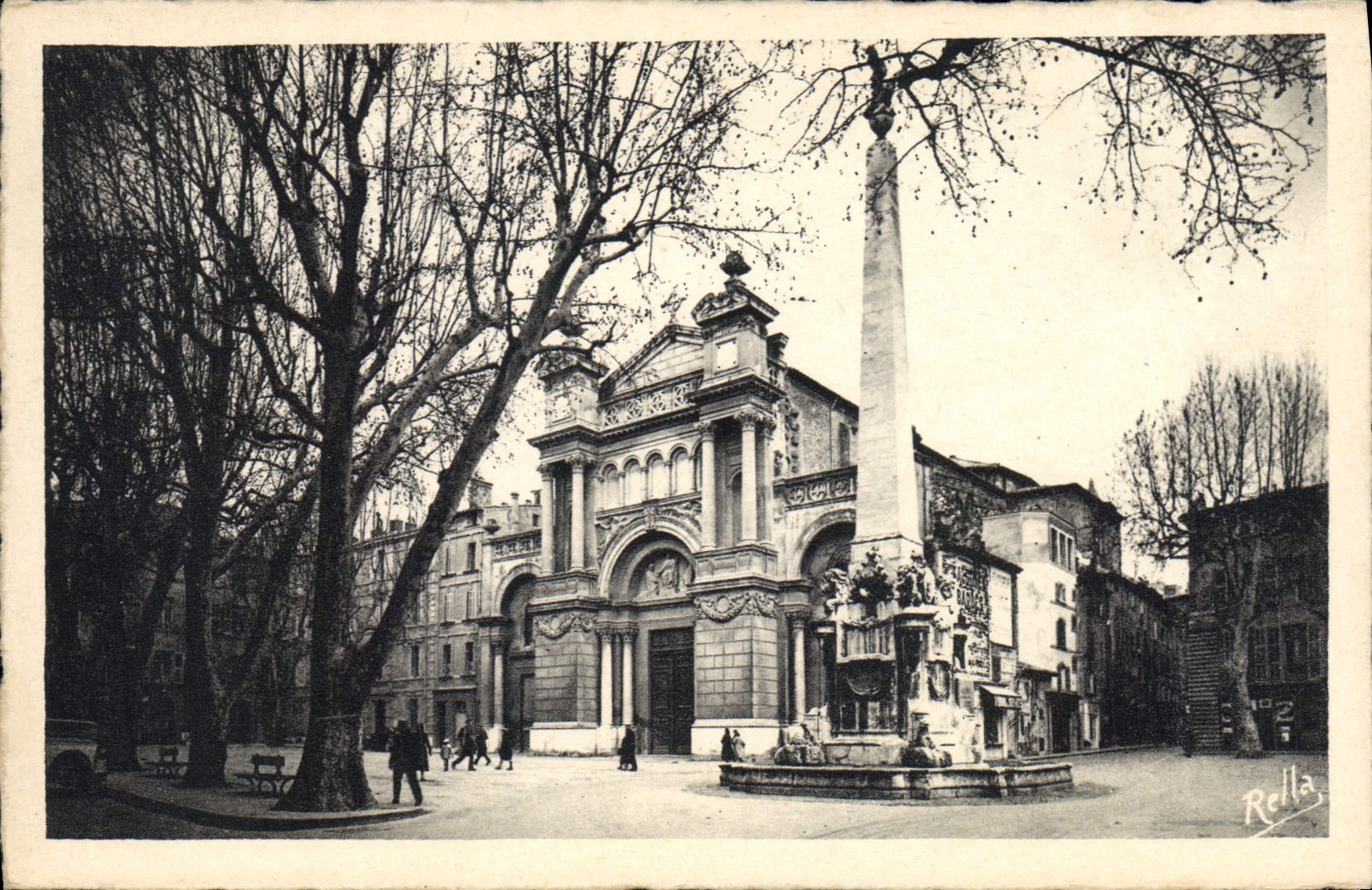 Aix-en-Provence — La place des Précheurs et l'Église Sainte-Marie-Madeleine (XVIIIe s.) — Éditeur Rella