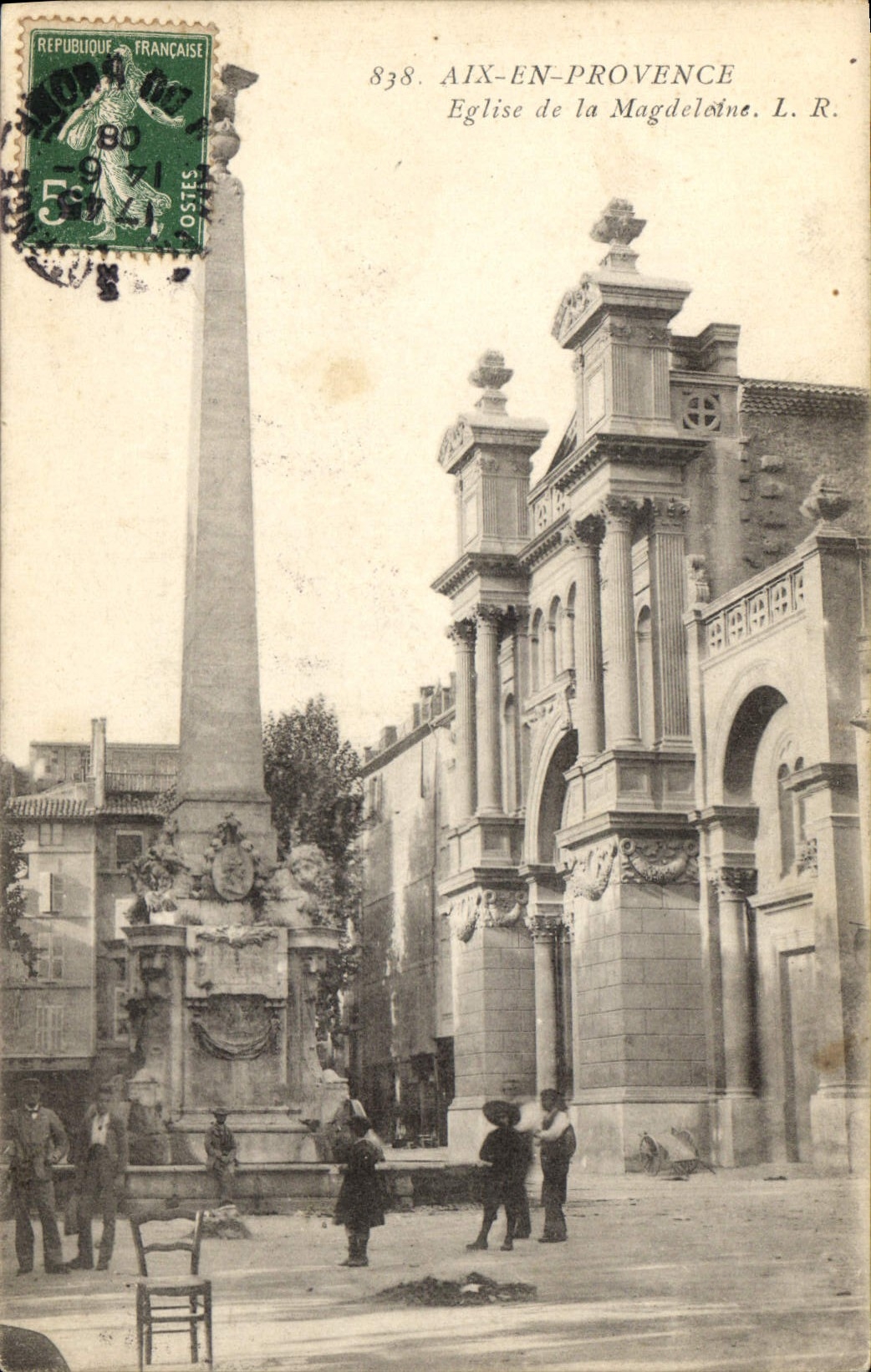 Aix-en-Provence — Église de la Madeleine et monument à l'entrée de la place — L. R. n°838