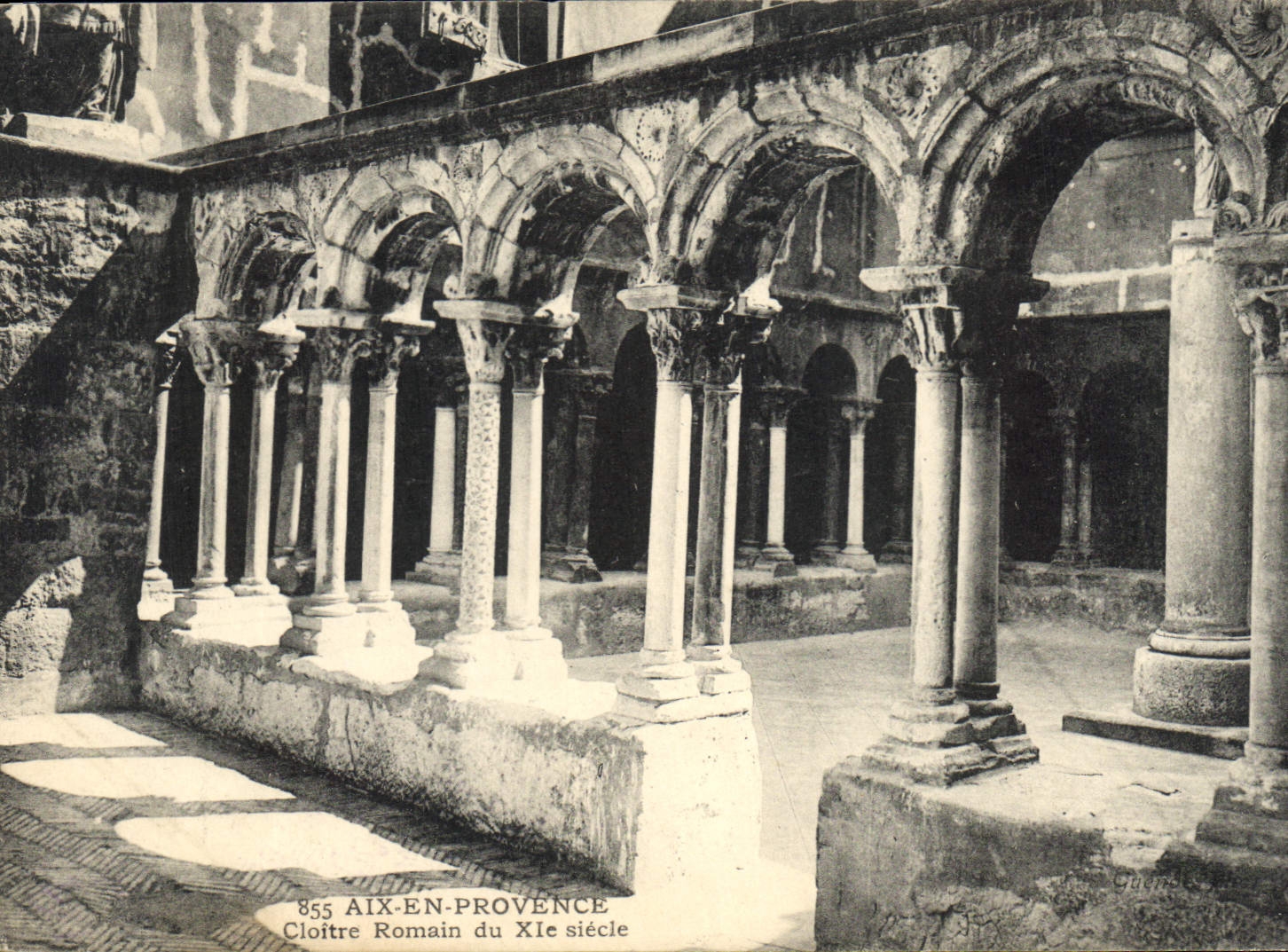 Aix-en-Provence — Cloître Romain du XIe siècle — Guenebaut
