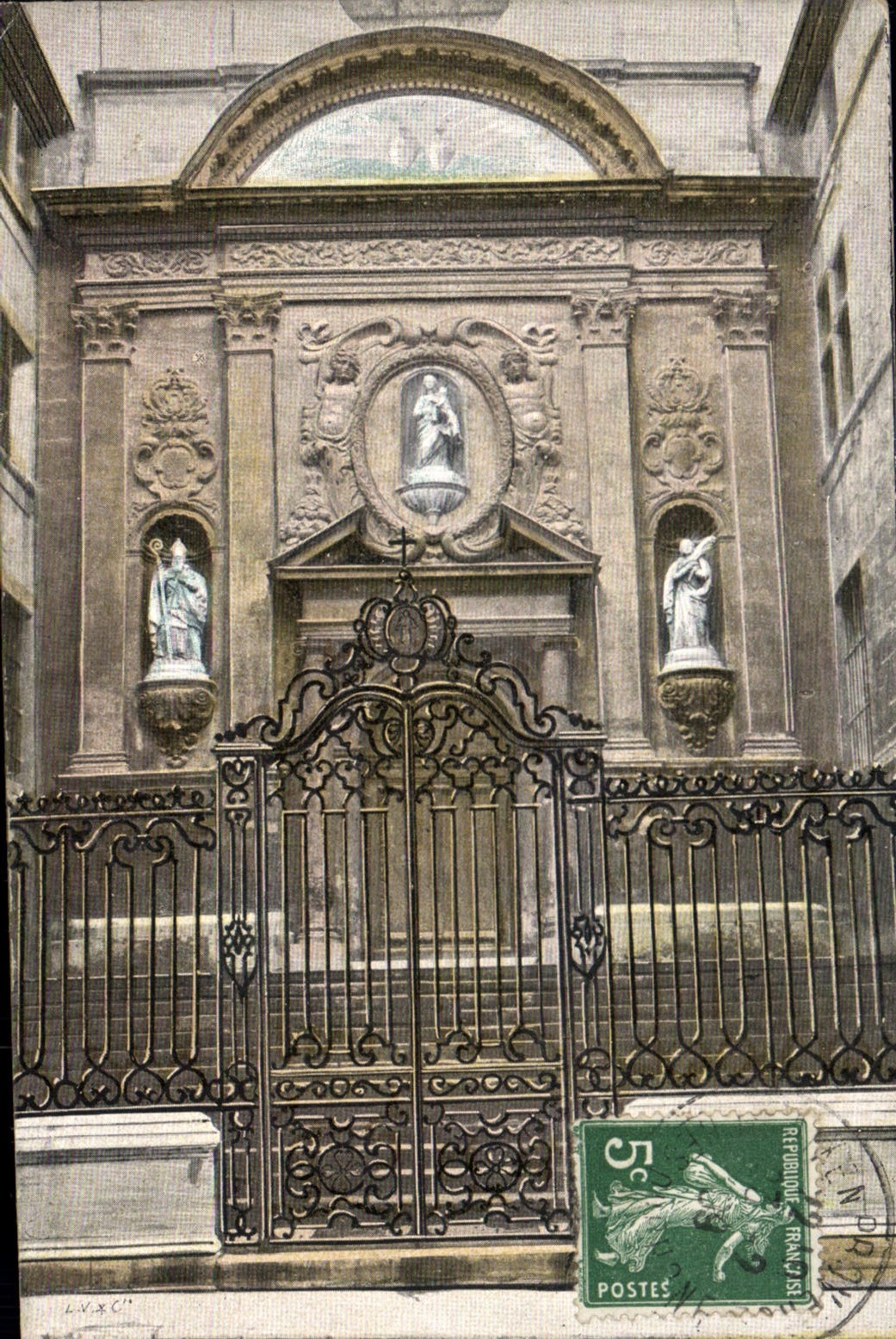 Portal de la iglesia de Santa María — detalle escultórico — editor LVXC