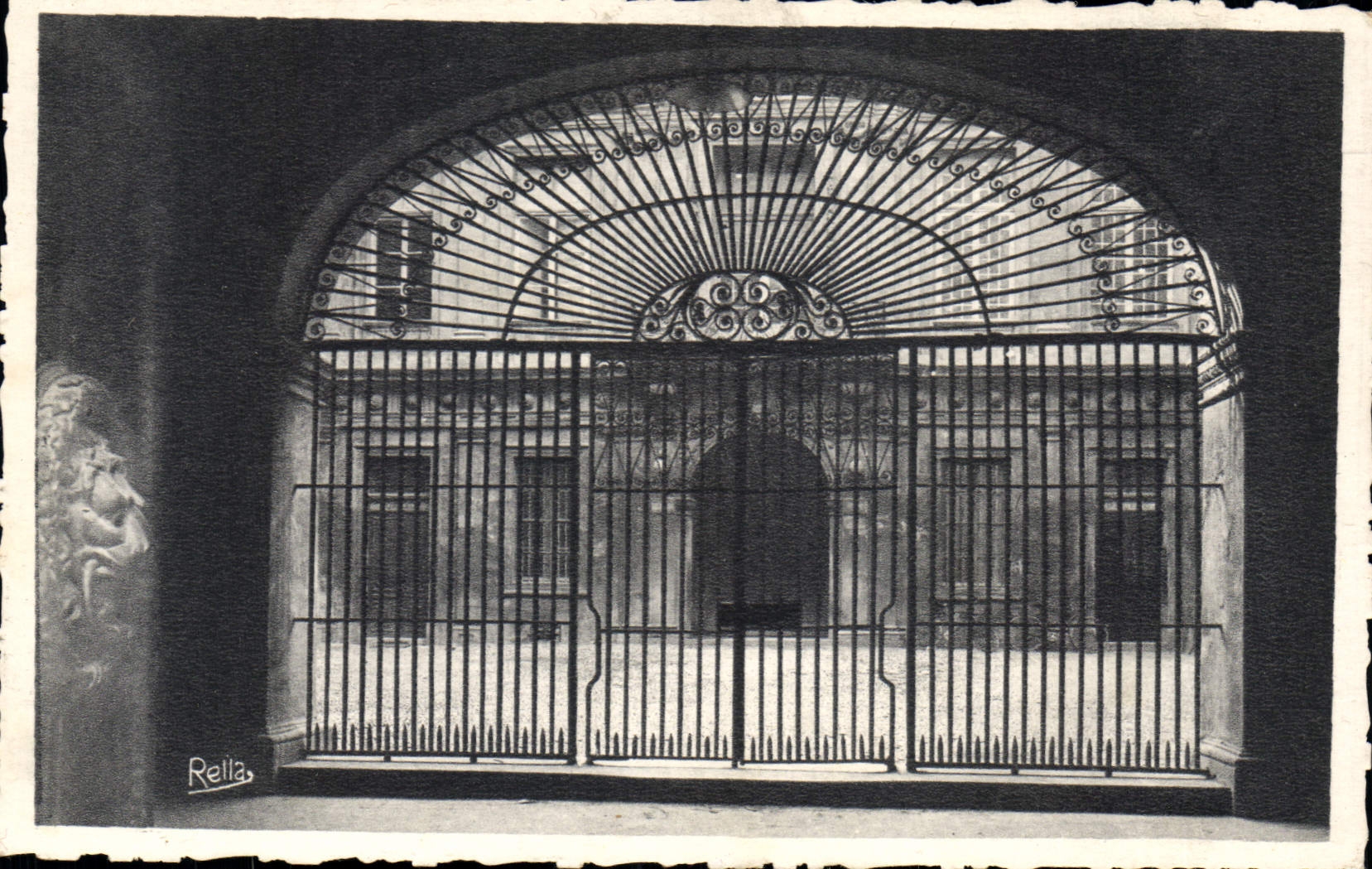 Aix-en-Provence — Grille en fer de l'Hôtel de Ville (1661) — Rella
