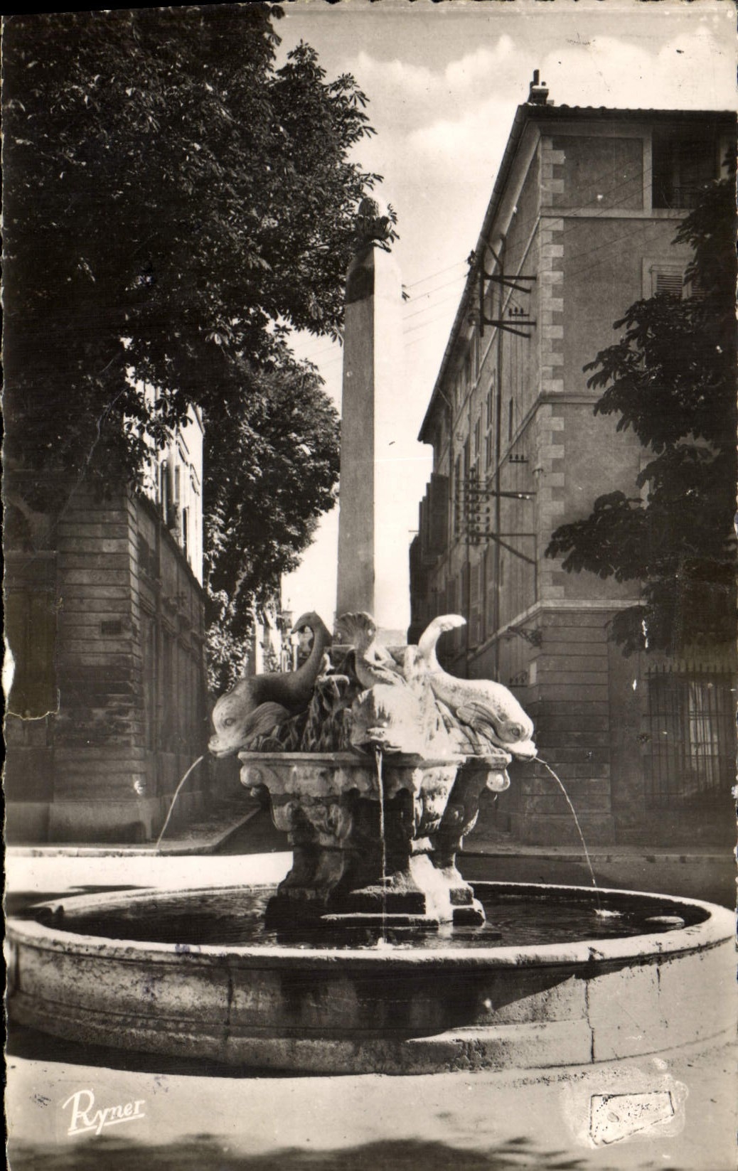 Fontaine des Quatre Dauphins — Aix-en-Provence — Ryner