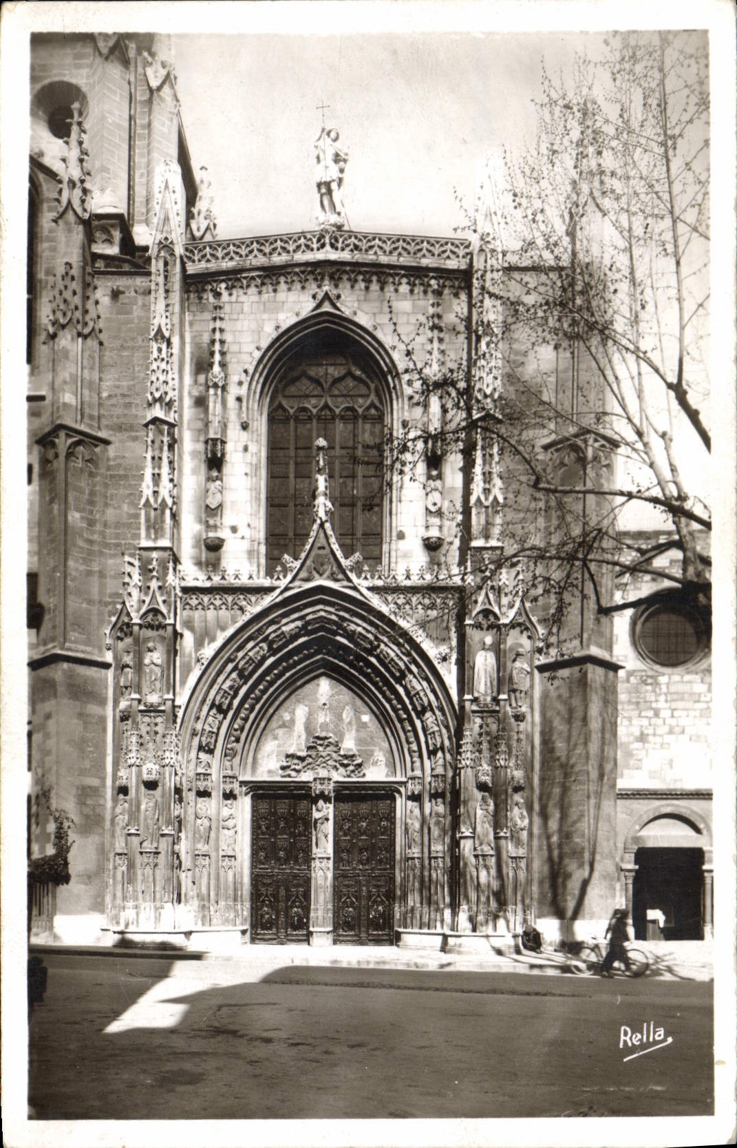 Aix-en-Provence — Cathédrale Saint-Sauveur — façade gothique du XVᵉ siècle — Rella