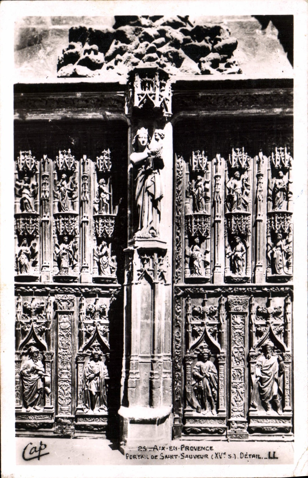Portail de Saint-Sauveur à Aix-en-Provence — détail du portail gothique du XIVe siècle — éditeur Cap, n°25