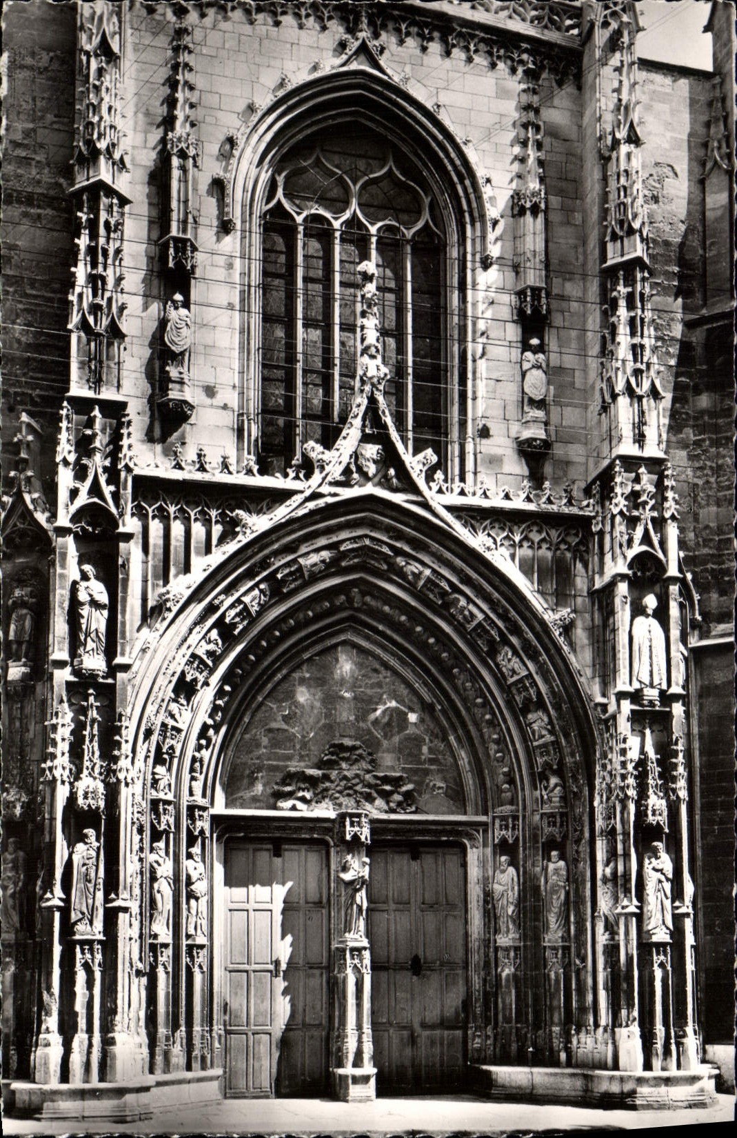 Aix-en-Provence — Porche de la Cathédrale — Éditions CPAPHIL n° 9027
