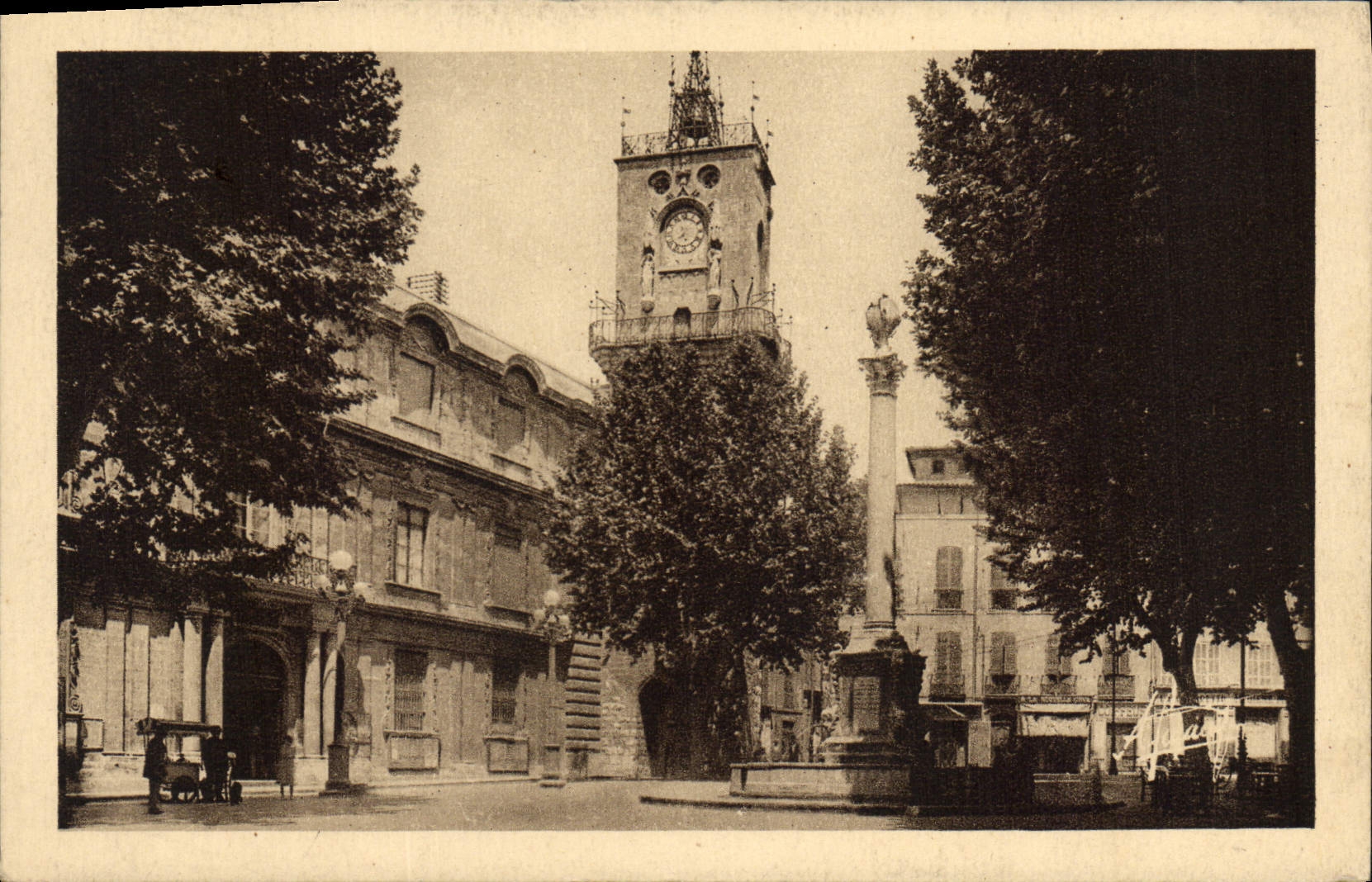 Aix-en-Provence — Place de l'Hôtel de Ville — Tour de l'Horloge et Fontaine (1505)