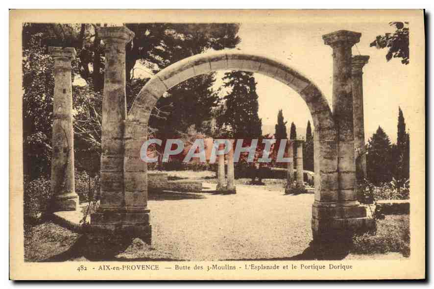 Aix-en-Provence — Butte des Moulins — L'Esplanade et le Portique Dorique