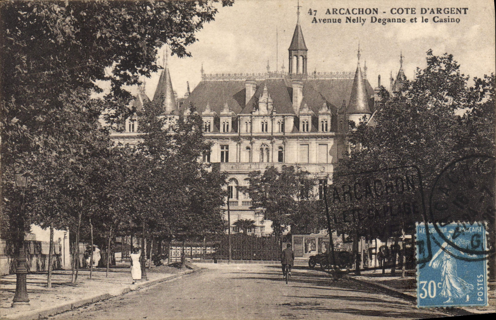 Arcachon - Côte d'Argent, Avenue Nelly Deganne et le Casino