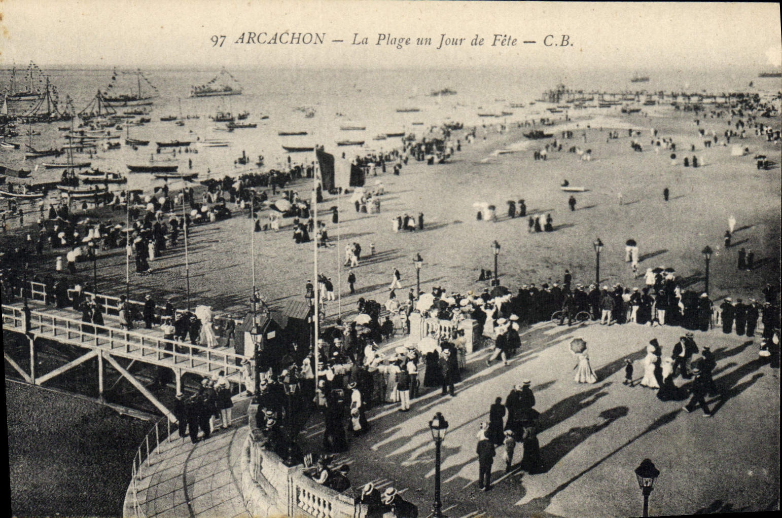 Arcachon — La Plage un Jour de Fête — C.B.
