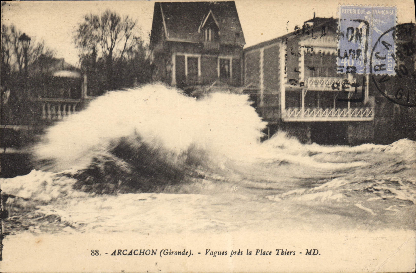 Arcachon (Gironde) — Vagues près la Place Thiers — MD. — Phototypie Marcel Delbouy, n°88