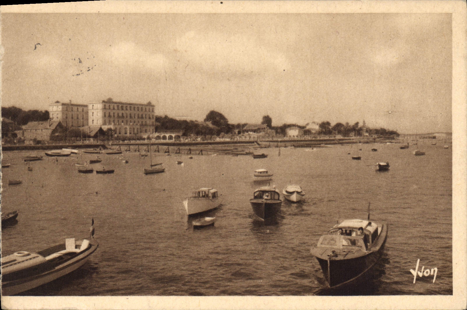 Arcachon — Vue du port et du Grand-Hôtel — Éditions d'Art Martel