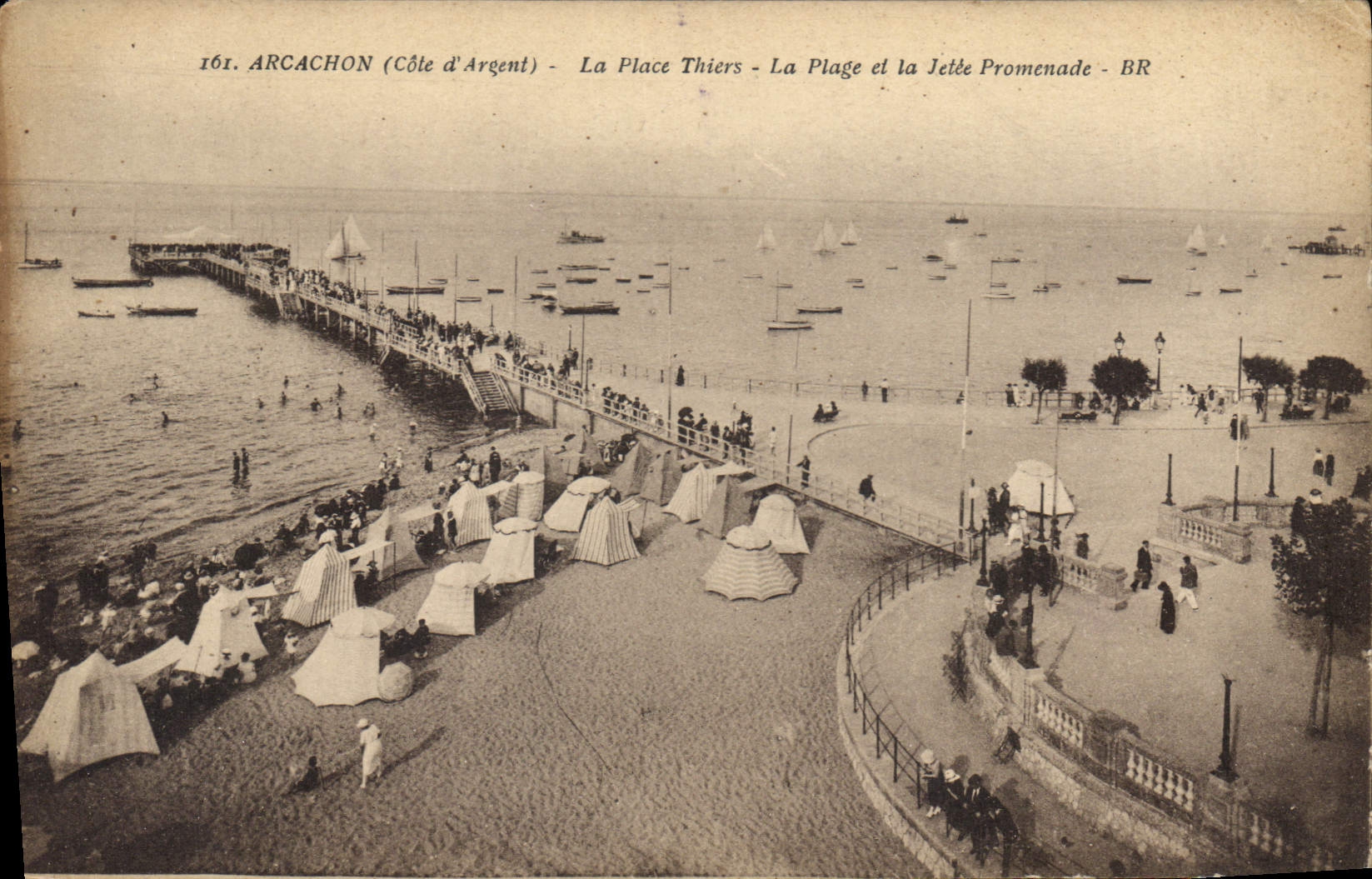 Arcachon (Côte d'Argent) — La Place Thiers, La Plage et la Jetée Promenade — BR