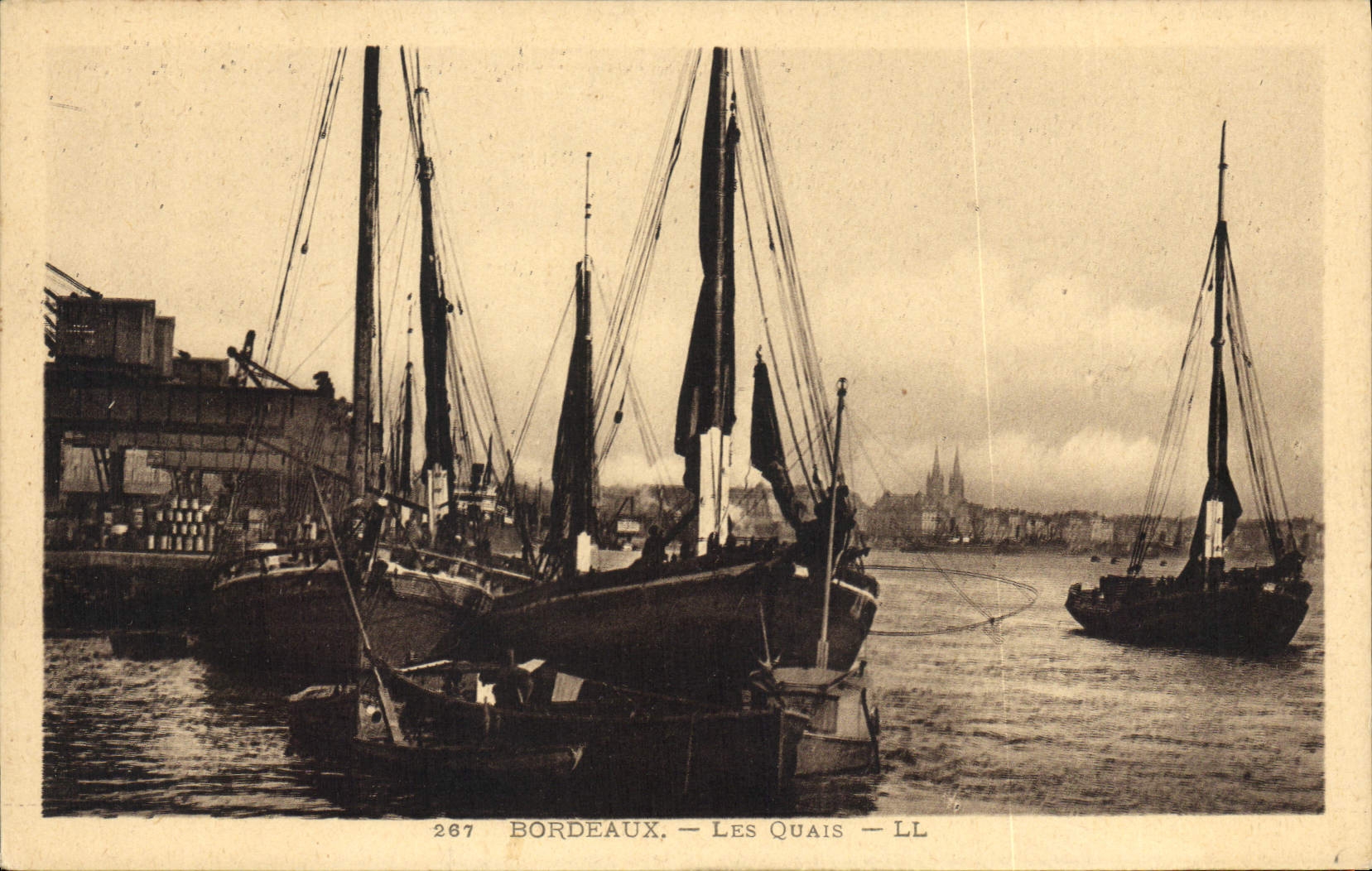 CPA Bordeaux les Quais Bateaux