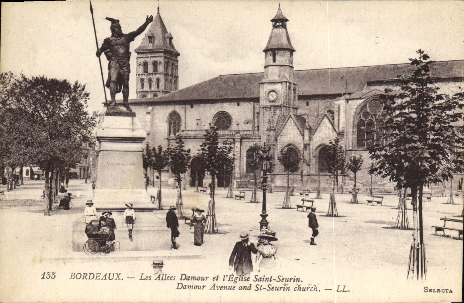 CPA Bordeaux les Allees Damour et l'eglise Saint Seurin 