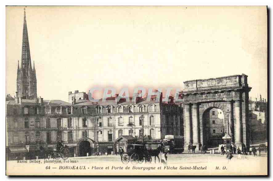 CPA Bordeaux Place et Porte de Bourgogne et Fleche Saint Michel 