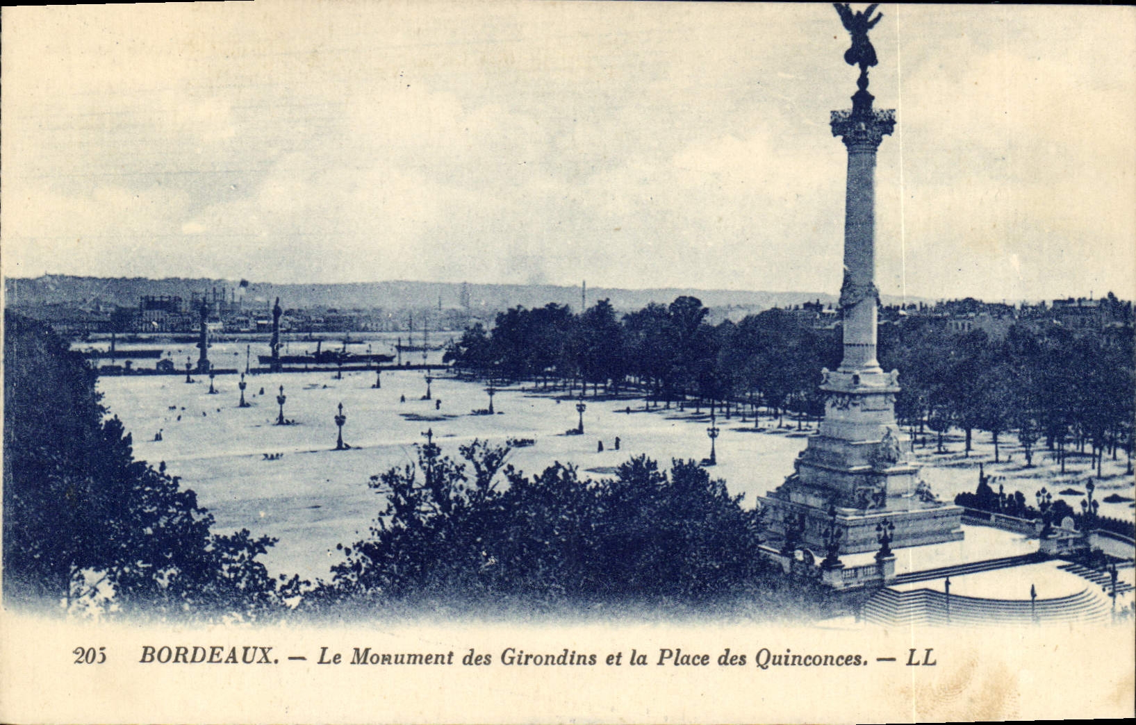CPA Bordeaux le Monument des Girondins et la place des Quinconces 