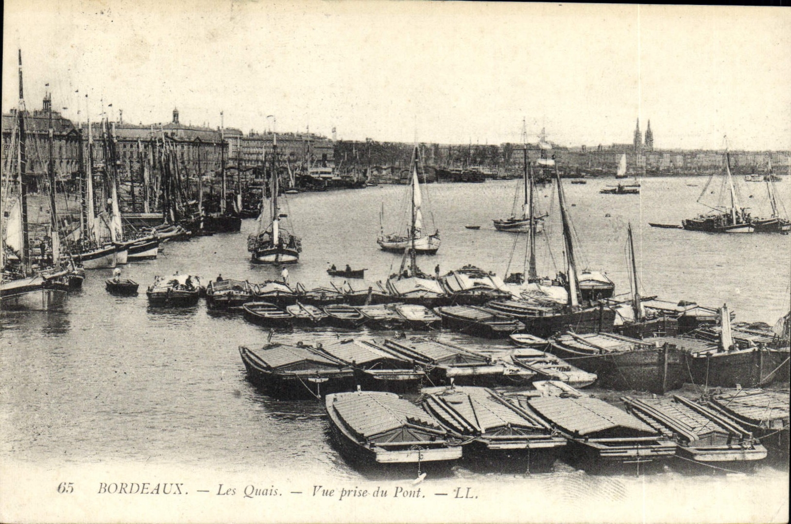 CPA Bordeaux les Quais vue prise du Pont 