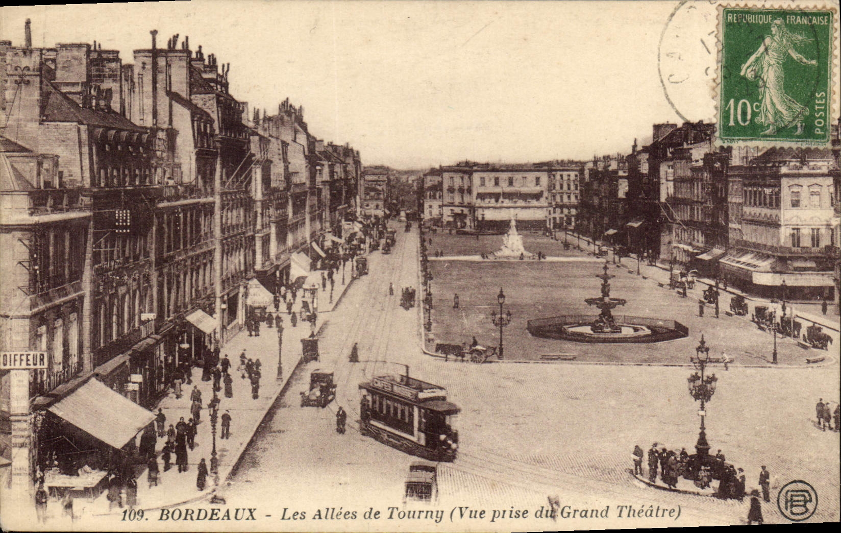 CPA Bordeaux les Allees de tourny vue prise du Grand Theatre 