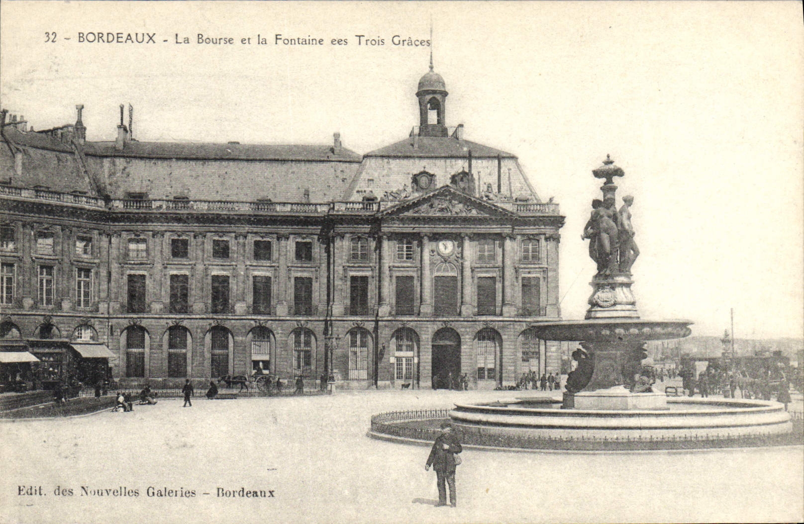 CPA Bordeaux la Bourse et la fontaine des Trois Graces 