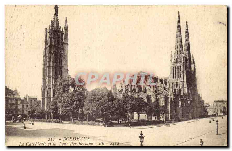 CPA Bordeaux Cathedrale et la Tour Pey Berland 