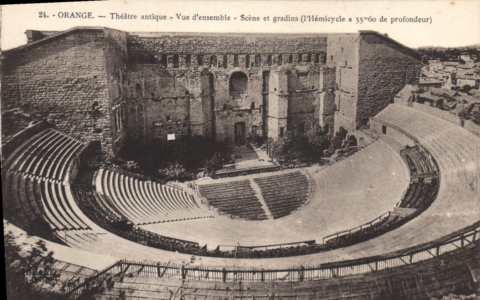 CPA Orange Theatre antique Vue d'ensemble Scene et gradins 