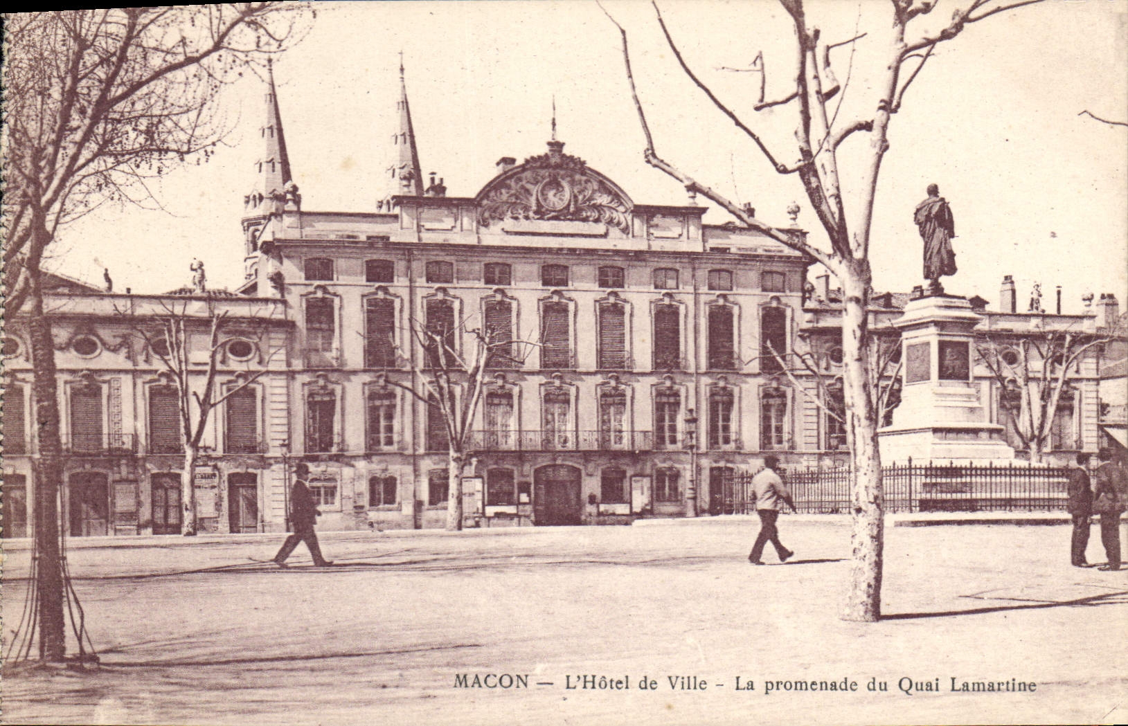 CPA Macon l'Hotel de Ville La promenade du Quai Lamartine 
