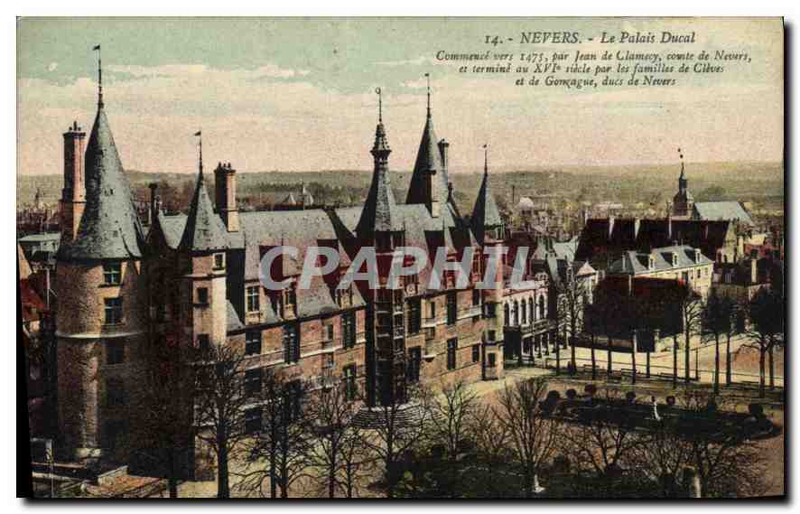Névers - Le Palais Ducal — Commencé vers 1475, terminé au XVIe siècle — éditeur non visible