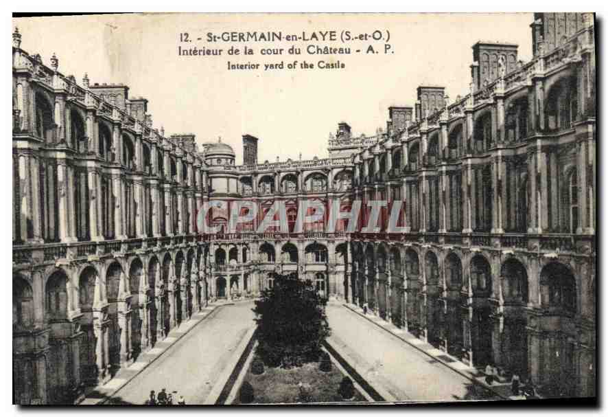 CPA St Germain en Laye S et O Interieur de la Cour du Chateau 