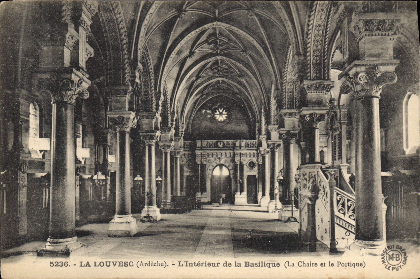 La Louvesc (Ardèche) — L'Intérieur de la Basilique (La Chaire et le Portique) — Margerit Bréand, n° 5236