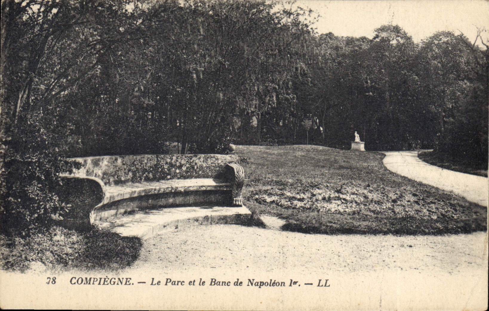 CPA Compiegne Le Parc et le Banc de Napoleon I 