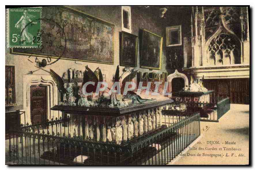 CPA Dijon Musee Salle des Gardes et Tombeaux des Ducs de Bourgogne 