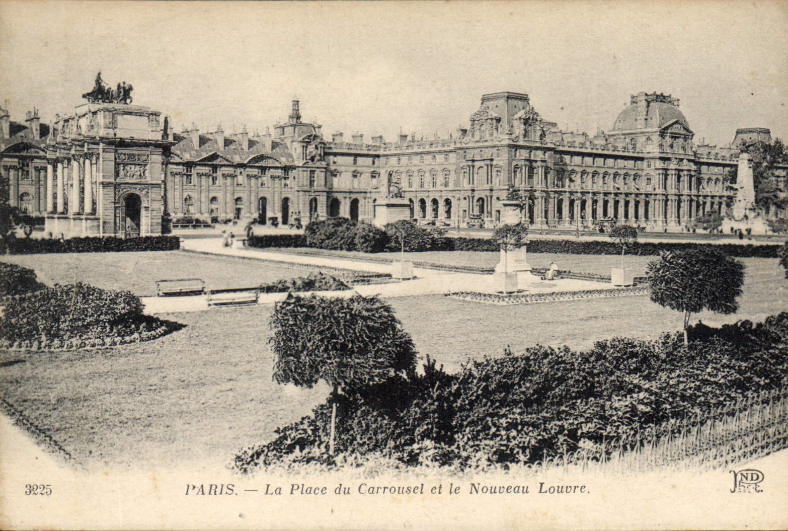 CPA Paris la Place du Carrousel et le Nouveau Louvre 