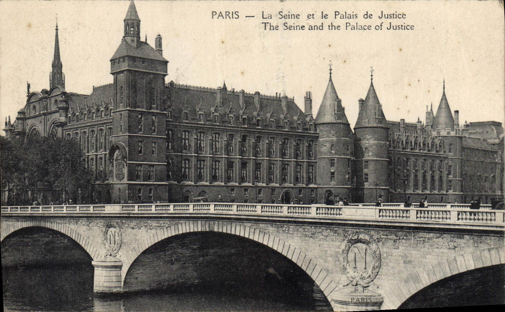 CPA Paris La Seine et le Palais de Justice 