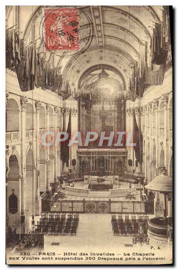 CPA Paris Hotel des Invalides La Chapelle aux Voutes sont suspendus 60 Drapeaux pris a l'ennemi 