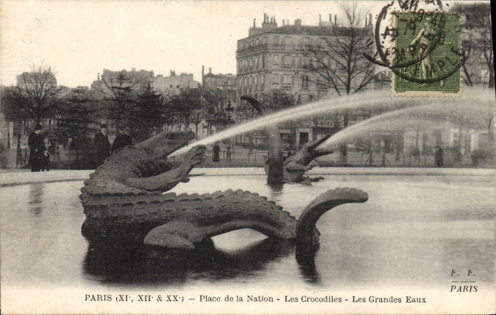 CPA Paris Place de la Nation Les Crocodiles Les Grandes Eaux 